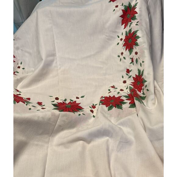 EUC Christmas Poinsette Cloth Tablecloth Size 100” By 60” - Picture 1 of 5